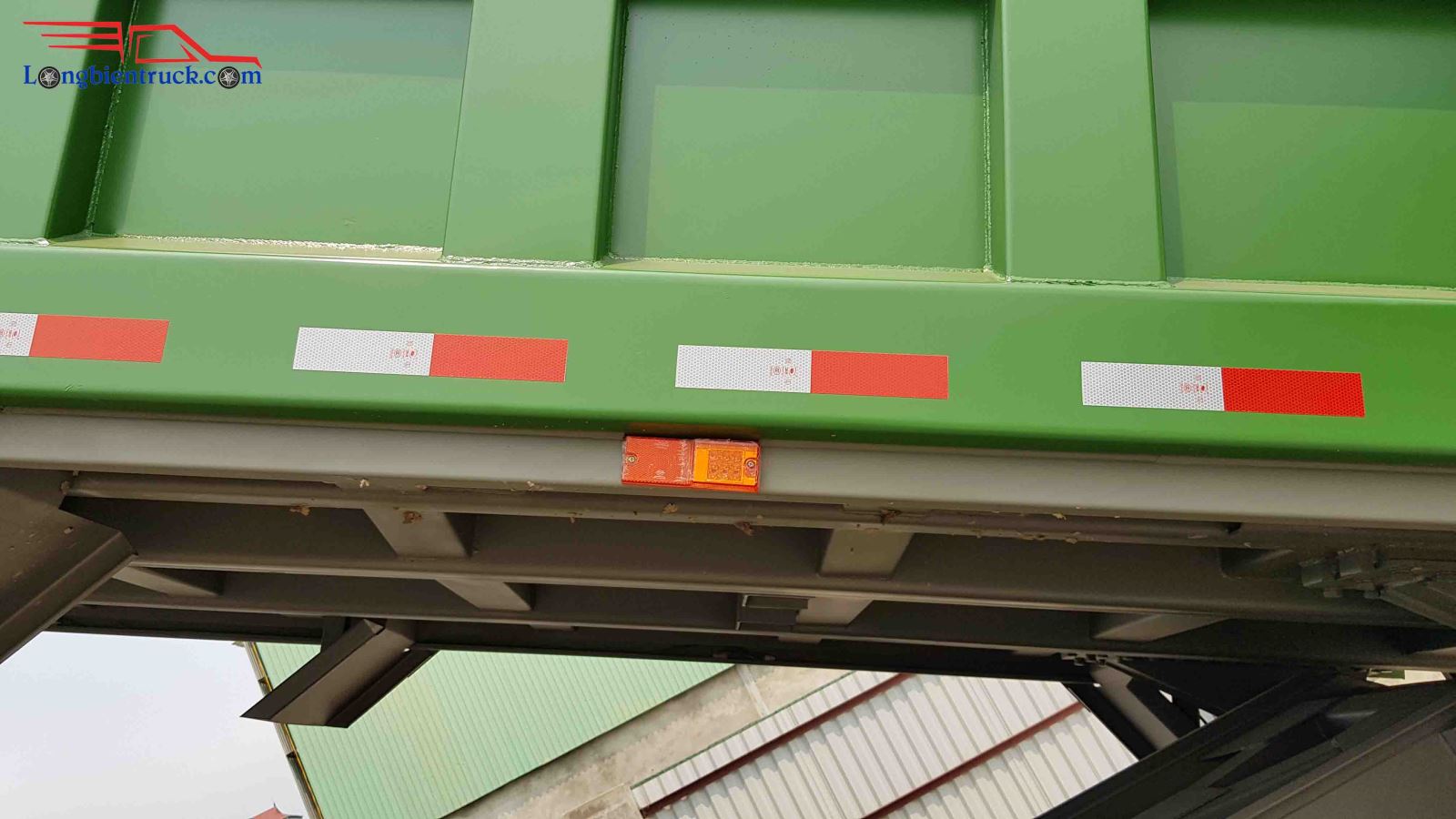 Đèn sườn thùng được đánh đấu phản quang
