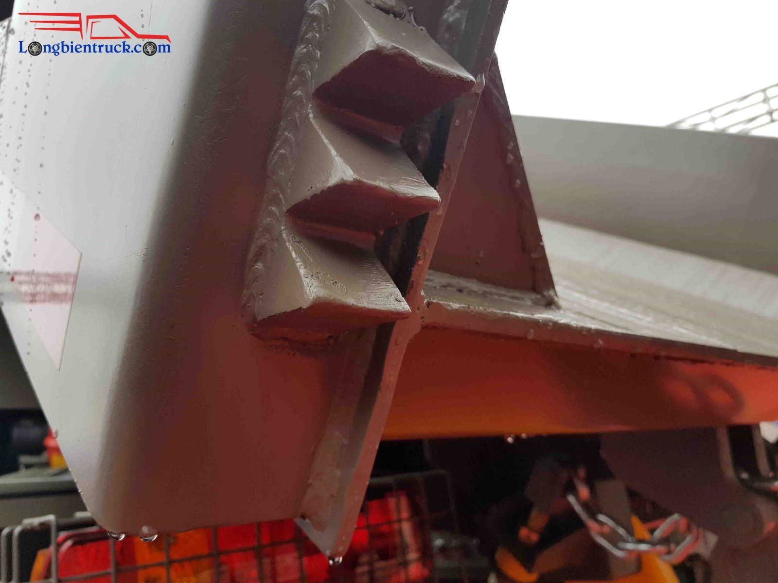 Ngoàm chống xô bửng sau của xe