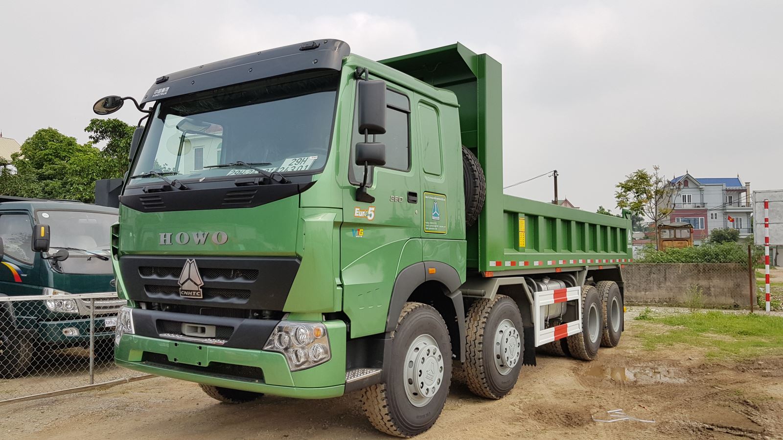 Howo Sinotruck 4 chân ben đang là dòng sản phẩm cực kỳ HOT