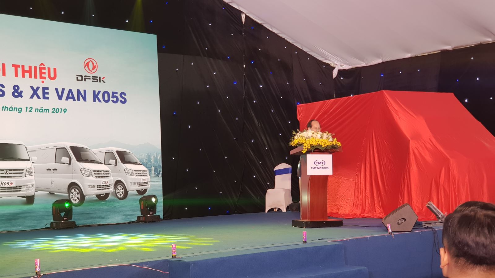 Ông Bùi Văn Hữu giám đốc nhà máy TMT có đôi lời phát biểu Ông Bùi Văn Hữu giám đốc nhà máy TMT có đôi lời phát biểu