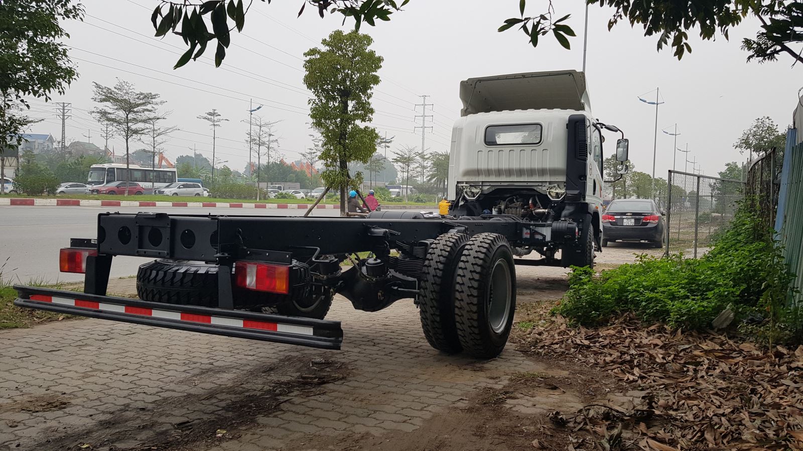 Xe tải sắt xi tự đóng thùng tiết kiệm chi phí Xe tải sắt xi tự đóng thùng tiết kiệm chi phí