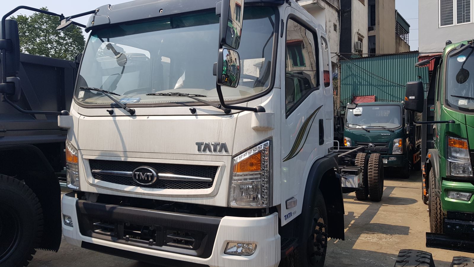 TMT TATA 9 tấn hiện còn sẵn phiên bản xe sắt xi để khách hàng tự đóng thùng