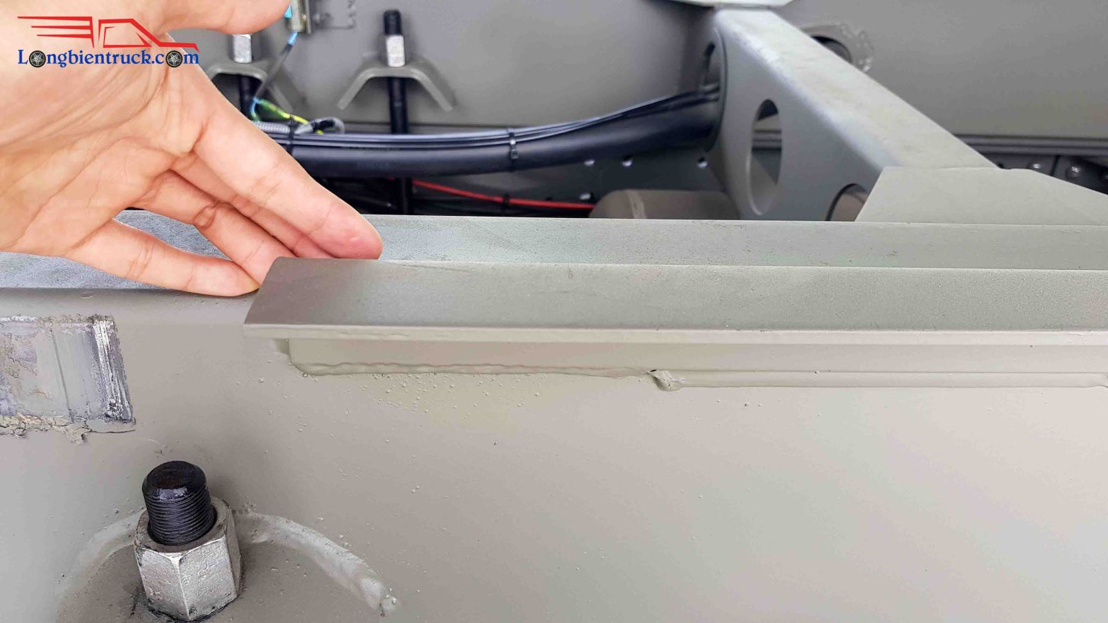 Chống xô ngang thành thùng đảm bảo an toàn tuyệt đối khi Howo Sinotruck vận hành