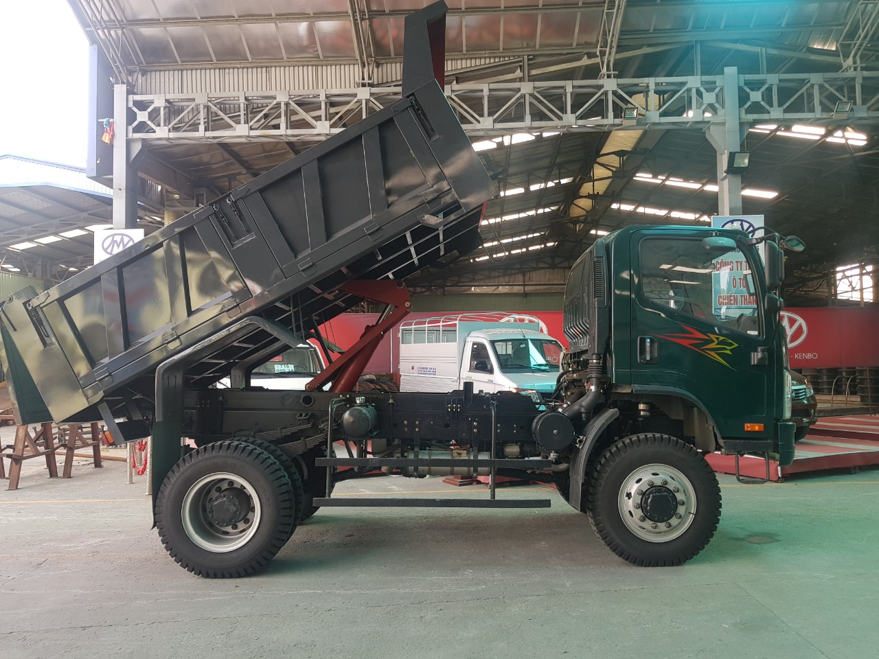 FAW 7t75 2 cầu của Chiến Thắng nhỏ gọn hơn so với 7 tấn của TMT