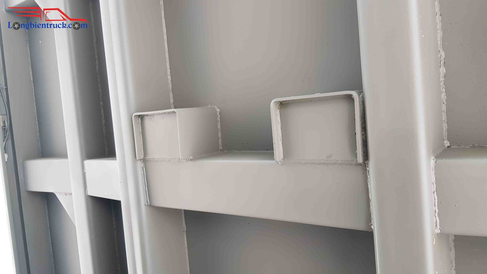 Ngàm chống trượt cho cây chống thùng ben của xe