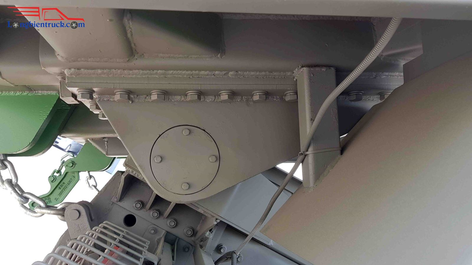 Ổ quay dổ ben ở đuôi thùng