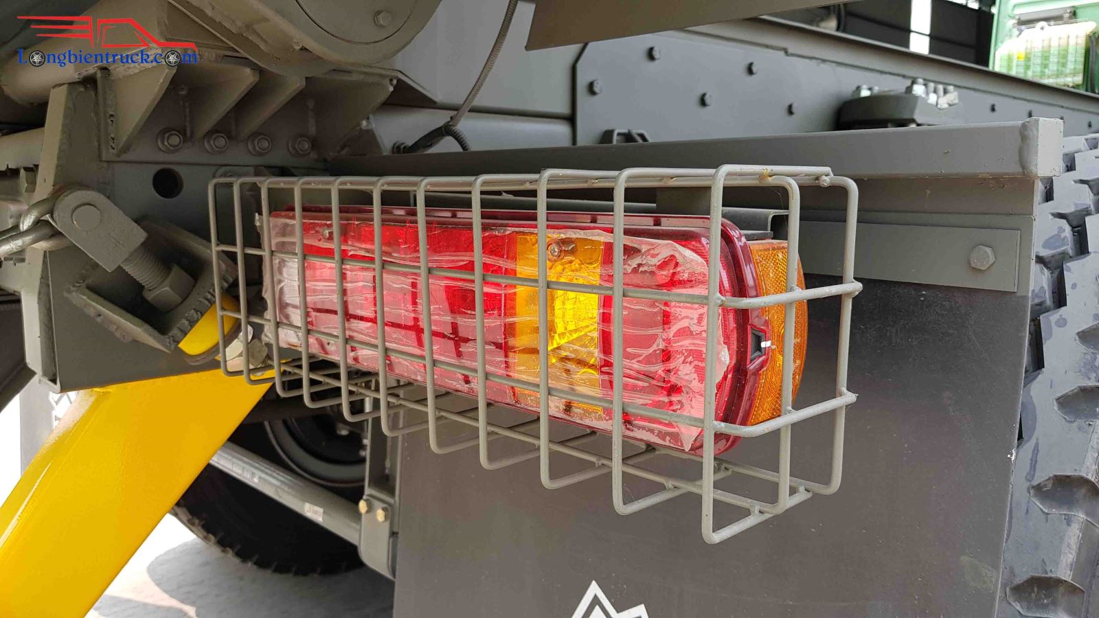 Lồng bảo vệ đèn hậu của xe