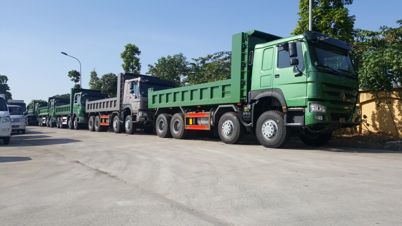 Howo Sinotruck phiên bản nhập khẩu đóng thùng trong nước