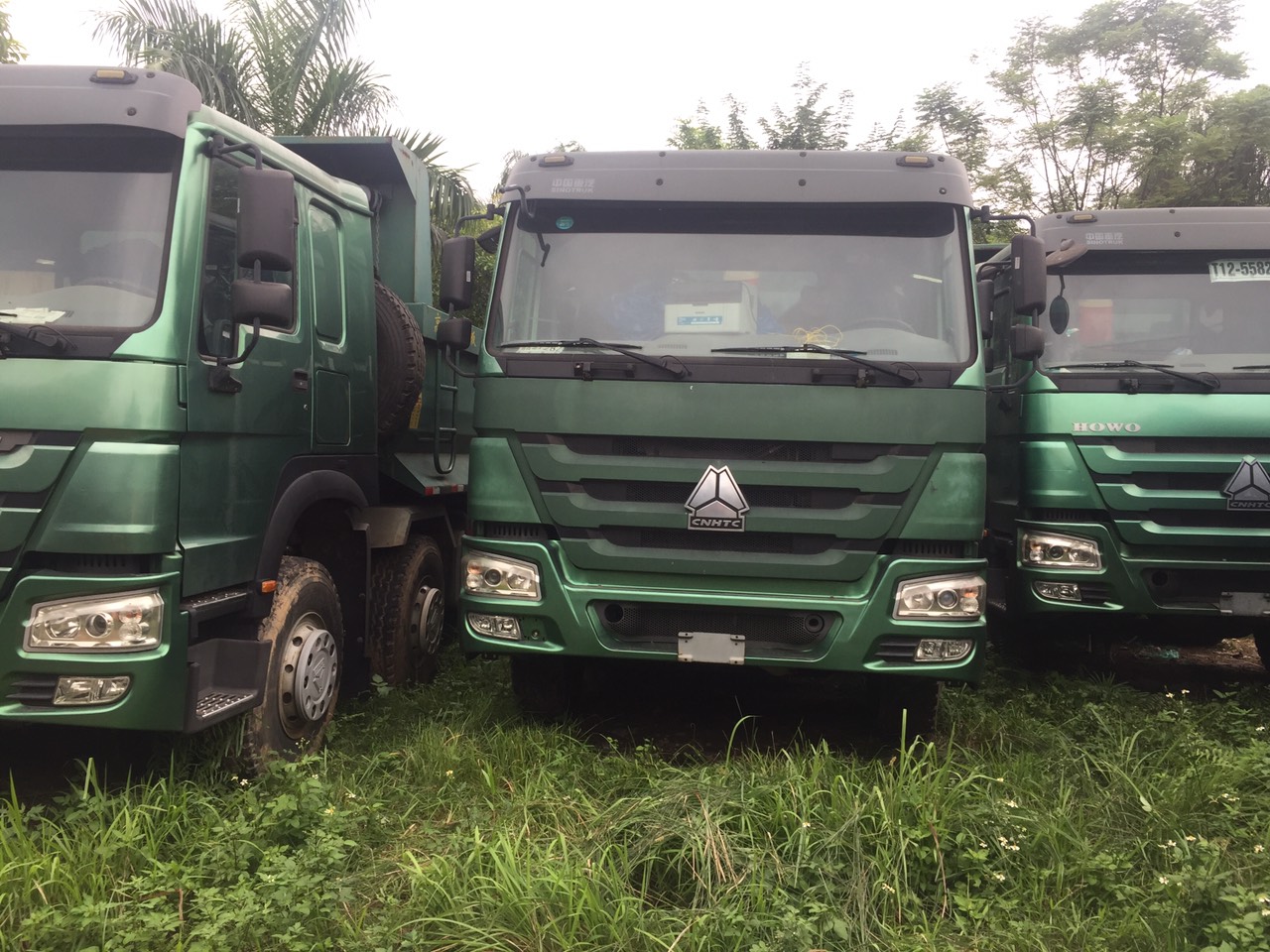 Chỉ còn đúng 03 xe tải ben Howo 4 chân cho khách hàng lựa chọn