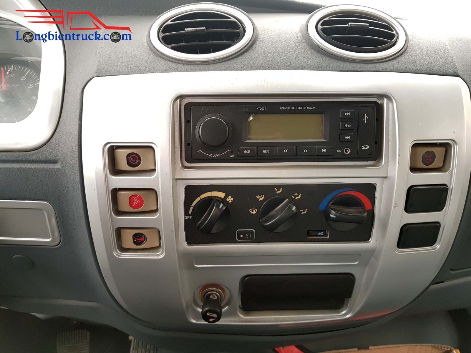 Khu vực điều khiển trung tâm của xe Khu vực điều khiển trung tâm của xe