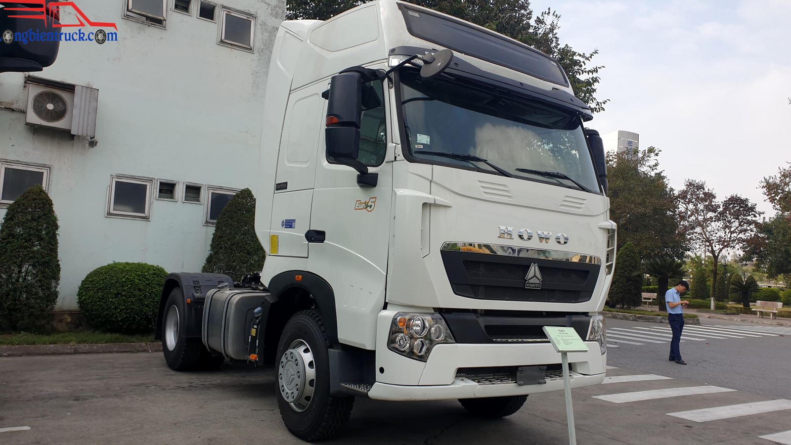 Tổng thể đầu kéo Howo 310 cầu láp