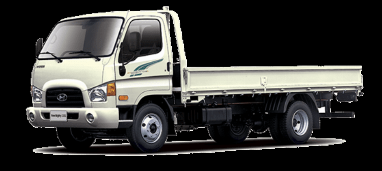 Cận cảnh khối động cơ diesel mạnh mẽ của một chiếc xe tải hiện đại đang vận hành