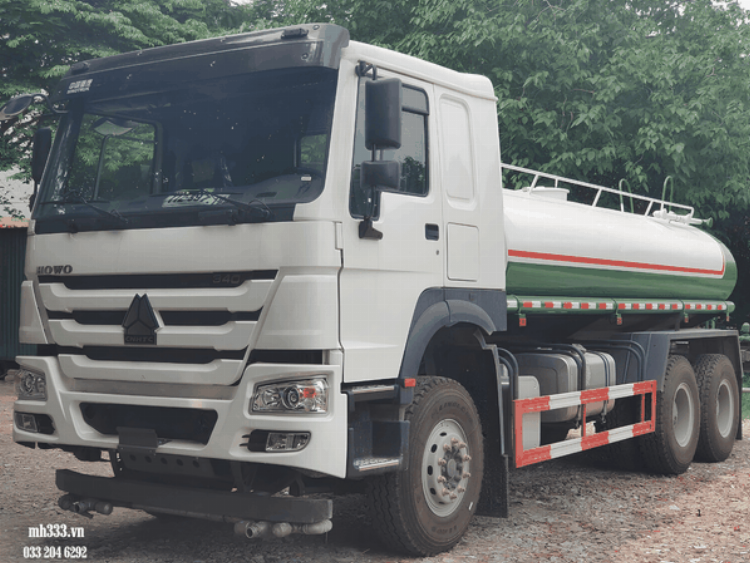 Cận cảnh khối động cơ Weichai 371HP mạnh mẽ của xe tải Howo 4 chân, biểu tượng của sự bền bỉ và hiệu suất