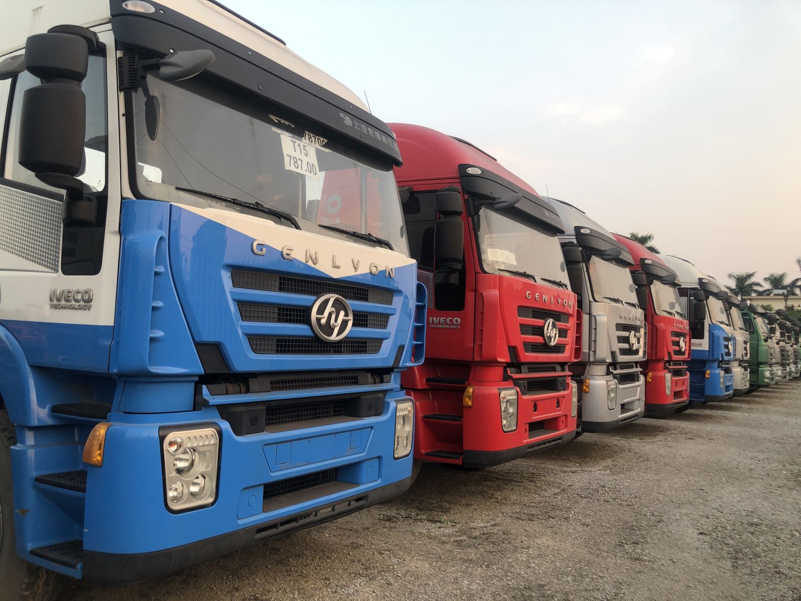 20 mẫu xe đầu kéo nhập khẩu máy cơ của IVECO