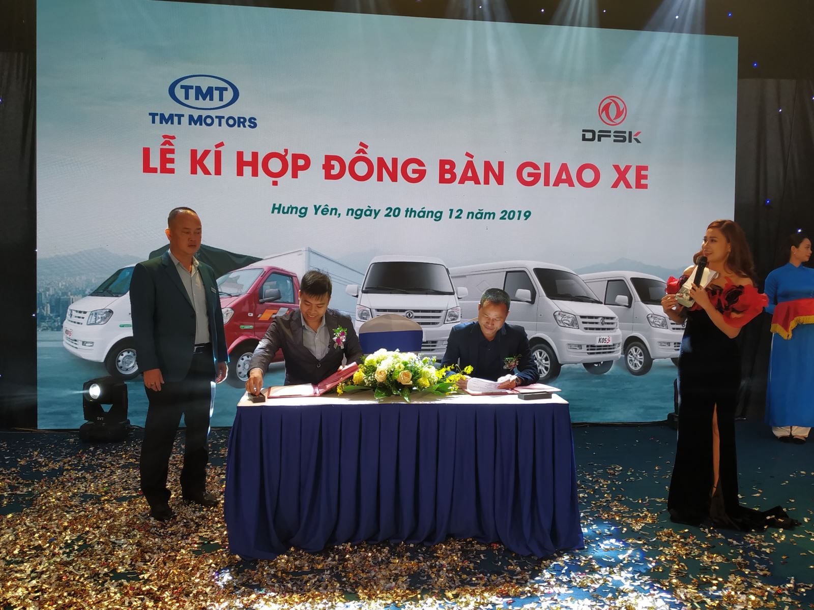 Buổi lễ ký kết hợp đồng Buổi lễ ký kết hợp đồng