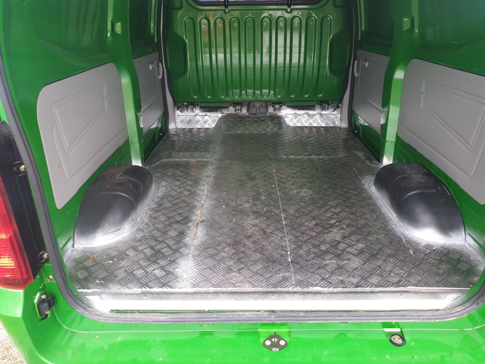 Xe kenbo được lót sàn inox