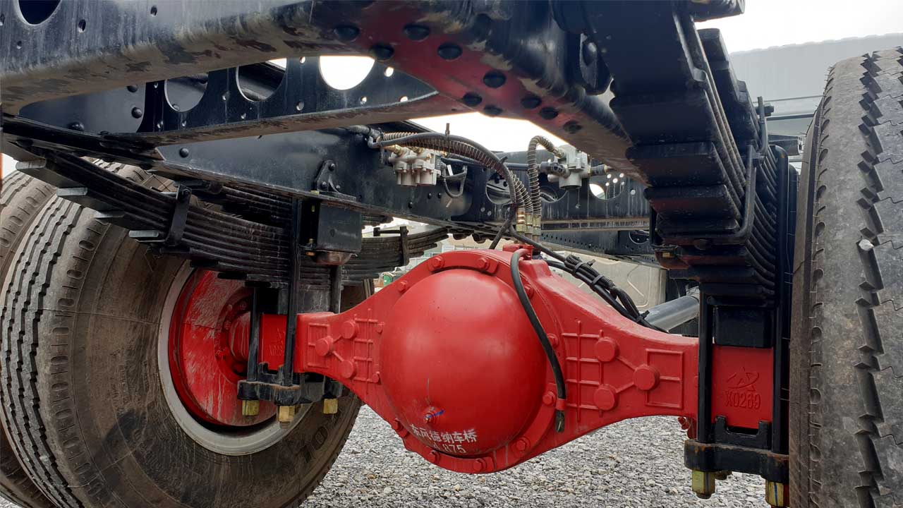 Khung gầm xe tải DongFeng 8 tấn nhập khẩu thùng dài 9m6 Khung gầm xe tải DongFeng 8 tấn nhập khẩu thùng dài 9m6