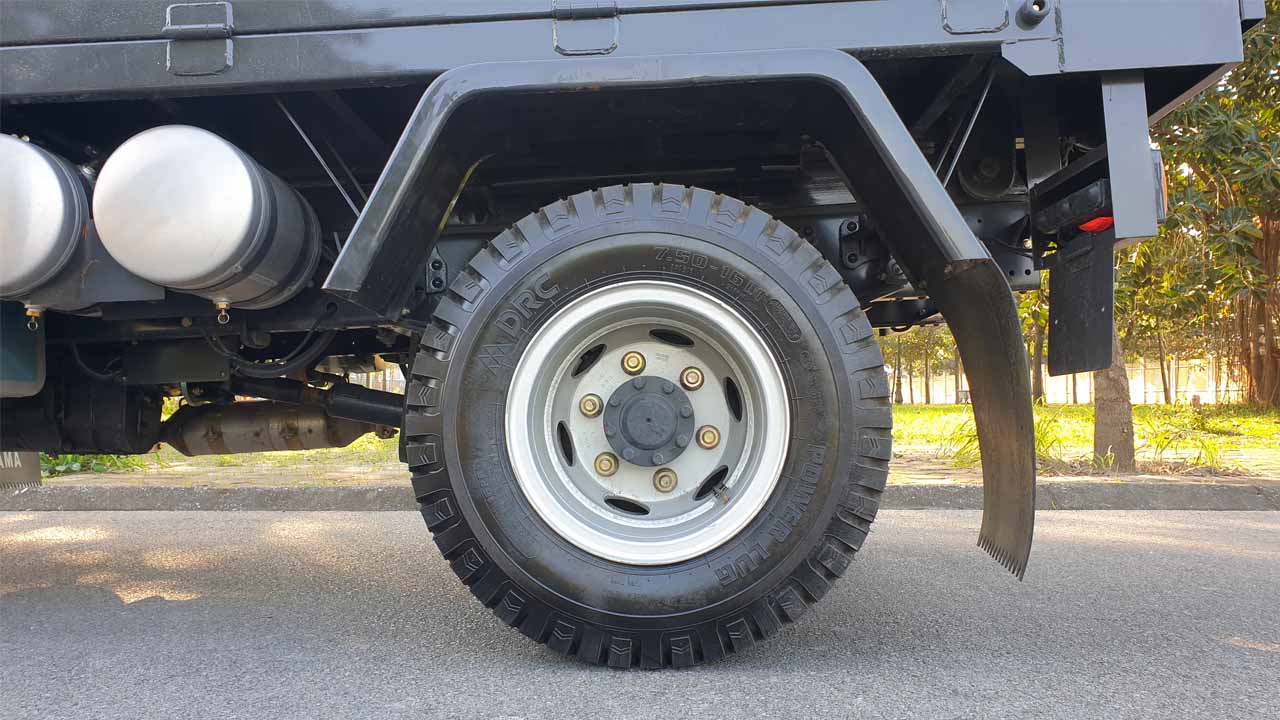 Lốp của xe tải ben Chiến Thắng 3.48 tấn Lốp của xe tải ben Chiến Thắng 3.48 tấn