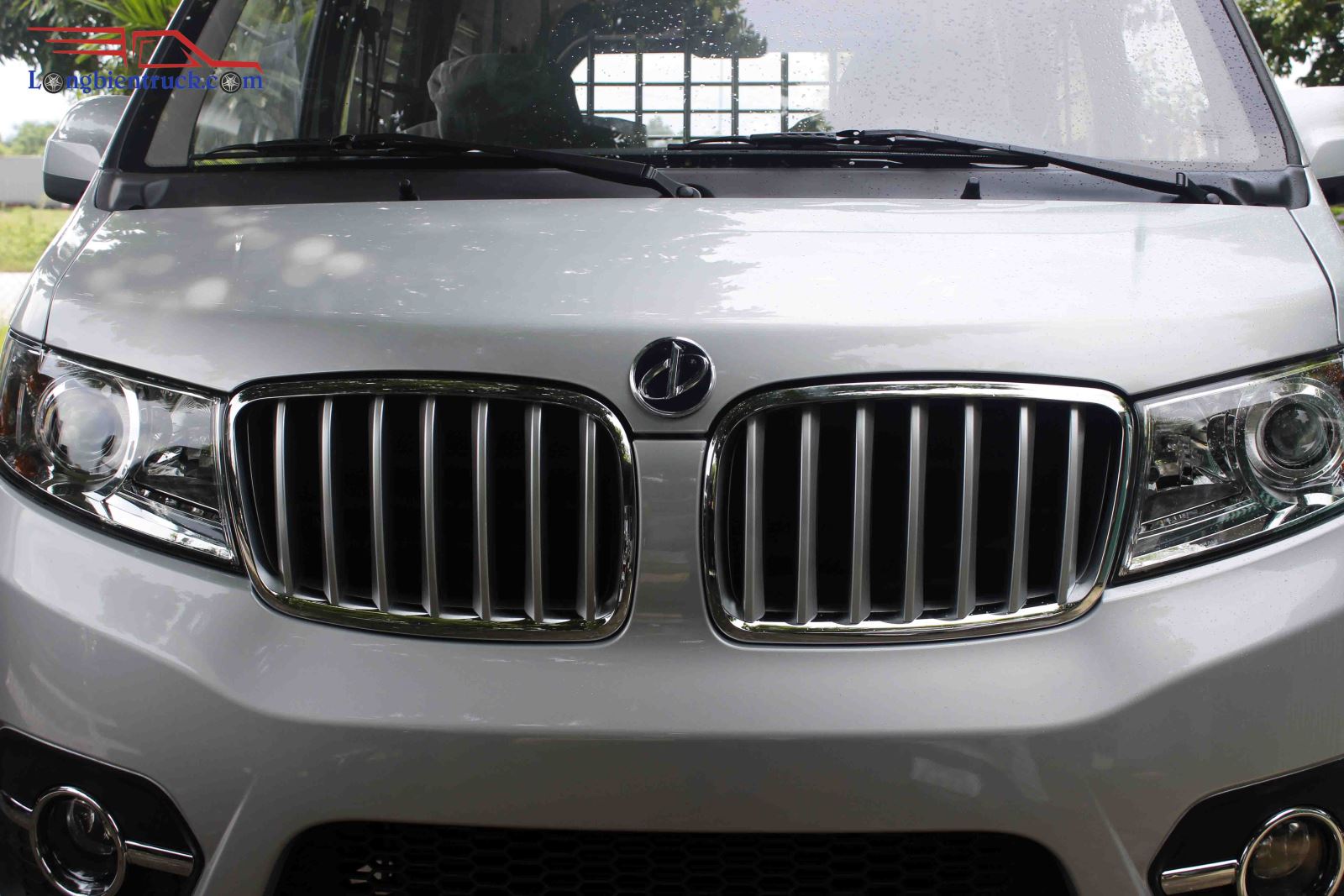 Hốc thông gió hình chữ U giống các mẫu xe BMW hạng sang Hốc thông gió hình chữ U giống các mẫu xe BMW hạng sang