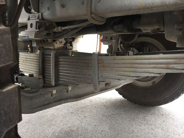 Nhíp Xe Tải: Tất Tần Tật Về "Xương Sống" Của Xe Tải