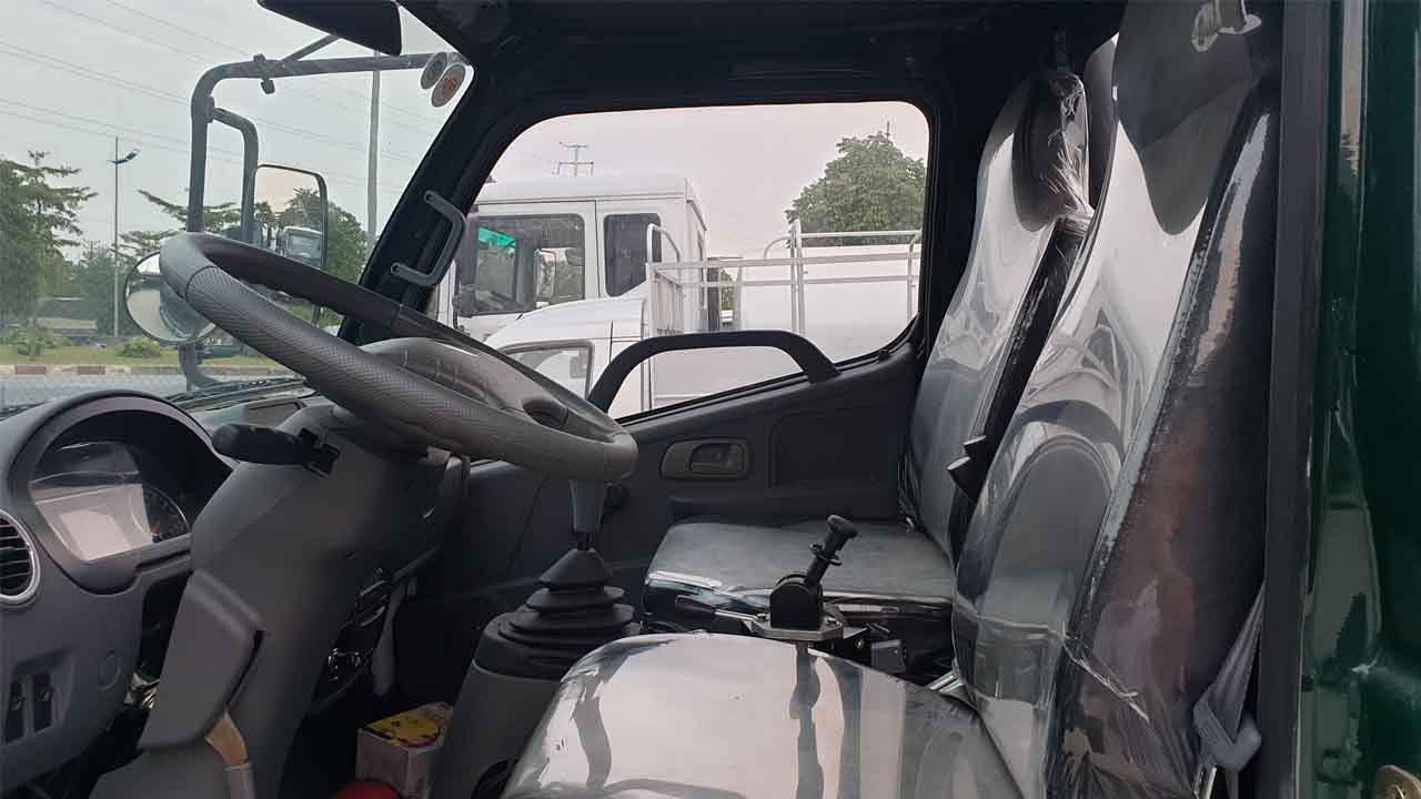 Nội thất xe tải ben Hoa Mai 3 tấn đời mới Nội thất xe tải ben Hoa Mai 3 tấn đời mới