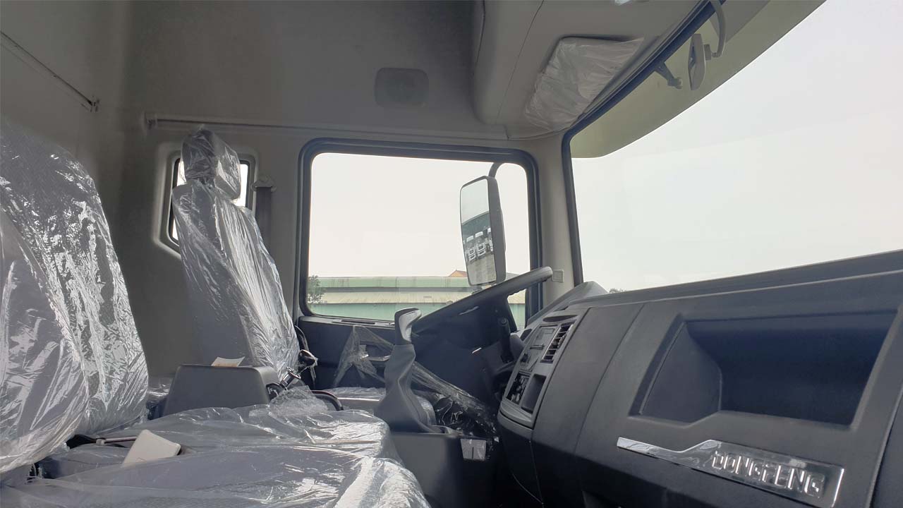 Nội thất xe tải DongFeng 8 tấn nhập khẩu thùng dài 9m6 Nội thất xe tải DongFeng 8 tấn nhập khẩu thùng dài 9m6