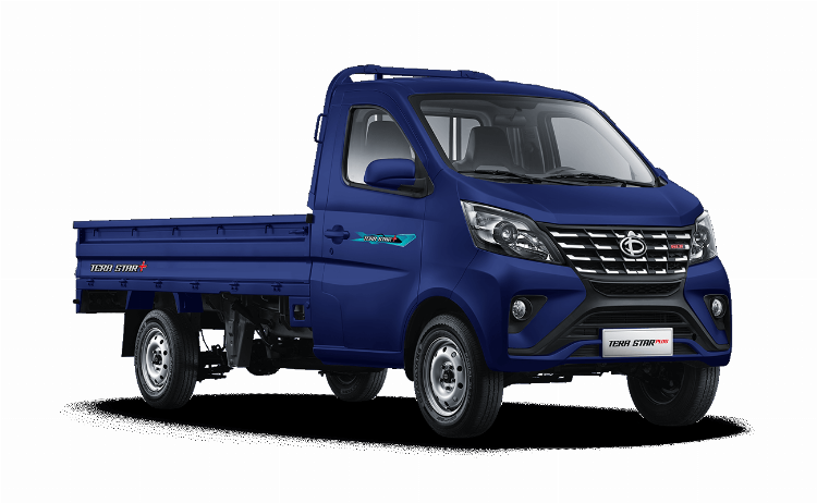 So sánh trực quan giữa xe tải có mui bạt màu trắng và xe tải không mui (thùng lửng) màu xanh đậu cạnh nhau