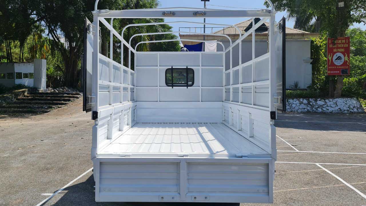 Thùng hàng của xe tải Kenbo 990kg thùng mui bạt 2022