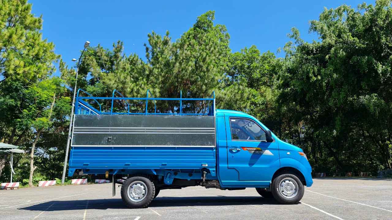 Thùng hàng Inox của xe tải Kenbo 990kg thùng mui bạt 2022