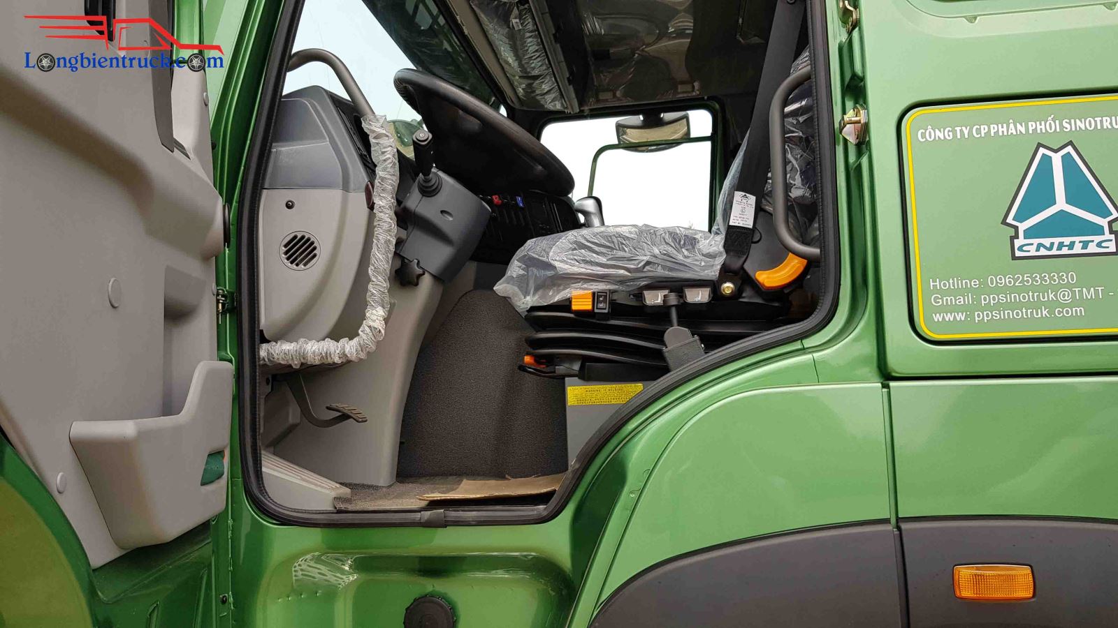 Cabin rộng rãi 3 người lái với 1 giường nằm