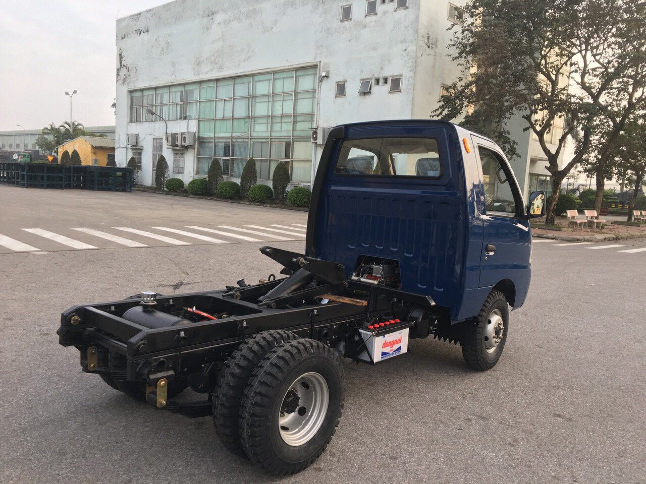 hình ảnh Xe tải TMT Cửu Long 995kg đang được nhà máy TMT Cửu Long gấp rút hoàn thành hình ảnh Xe tải TMT Cửu Long 995kg đang được nhà máy TMT Cửu Long gấp rút hoàn thành