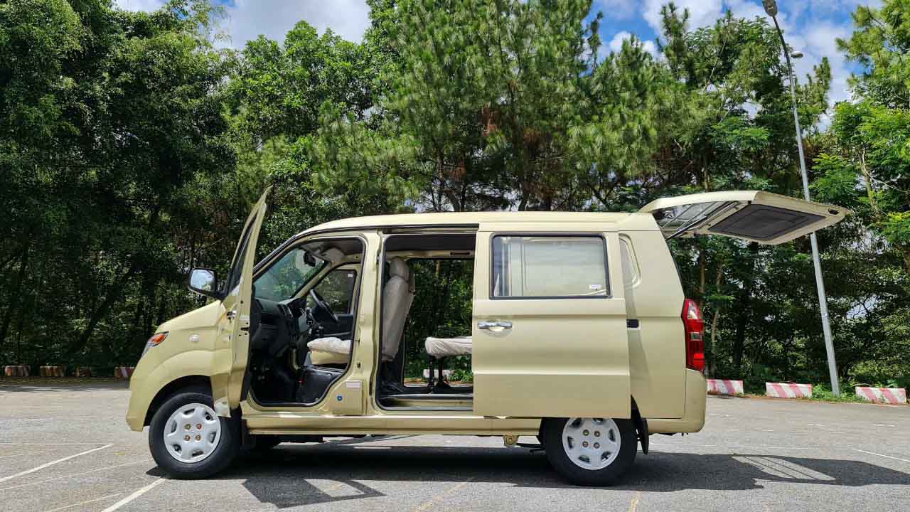 Tổng thể mặt trái xe tải van Kenbo 5 chỗ 2022 Tổng thể mặt trái xe tải van Kenbo 5 chỗ 2022