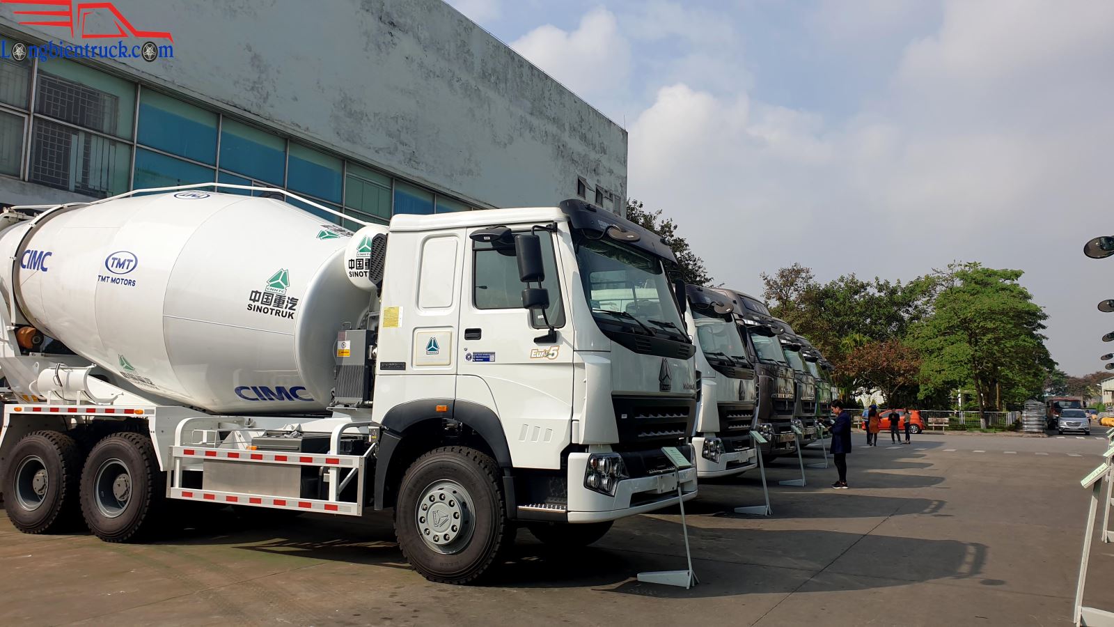 Lễ ra mắt xe đầu kéo và xe bồn trộn Howo nhập khẩu