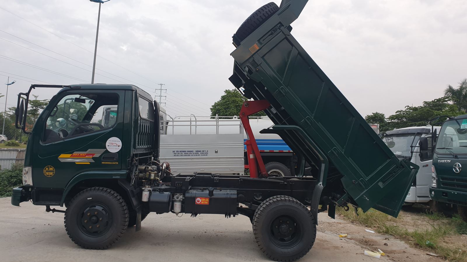 Thùng hàng xe ben Hoa Mai 3 tấn đời mới