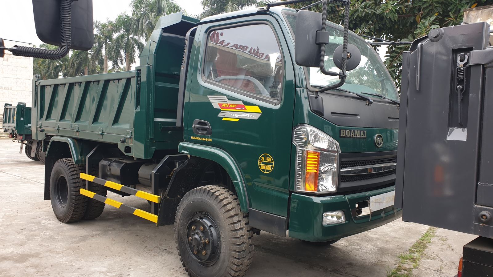 Xe tải ben Hoa Mai 4.45 tấn 2 cầu đời mới