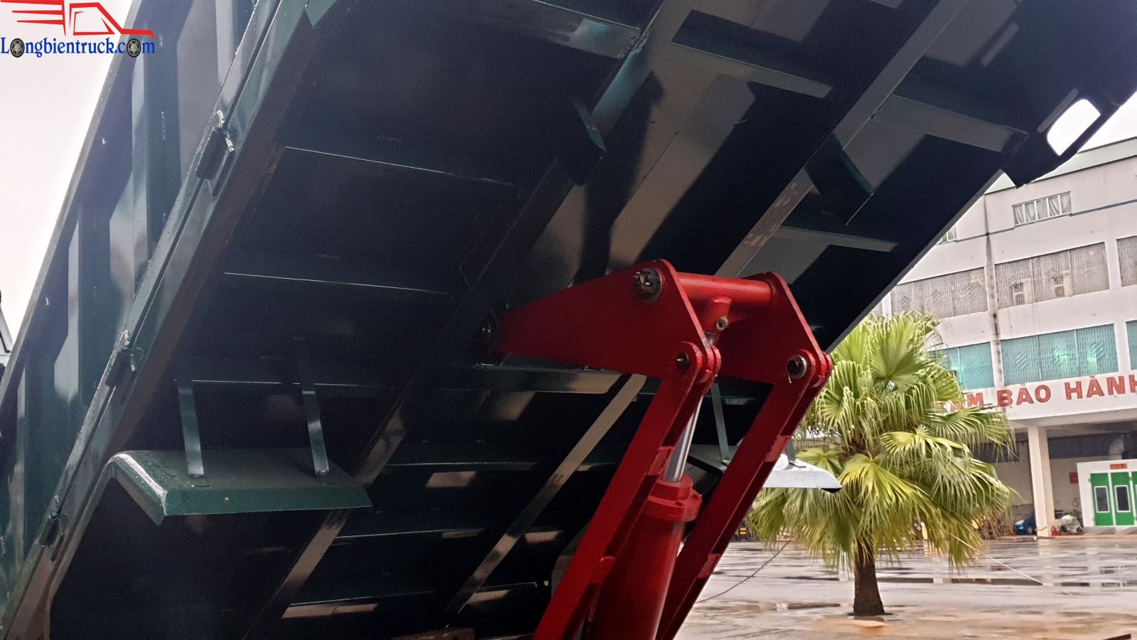 Đáy thùng hàng xe ben Hoa Mai 5 tấn 2 cầu Đáy thùng hàng xe ben Hoa Mai 5 tấn 2 cầu