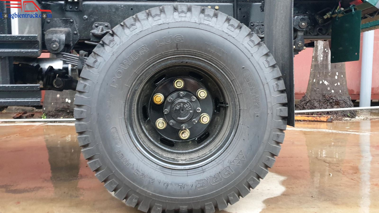 Lốp sau xe ben Hoa Mai 5 tấn 2 cầu Lốp sau xe ben Hoa Mai 5 tấn 2 cầu