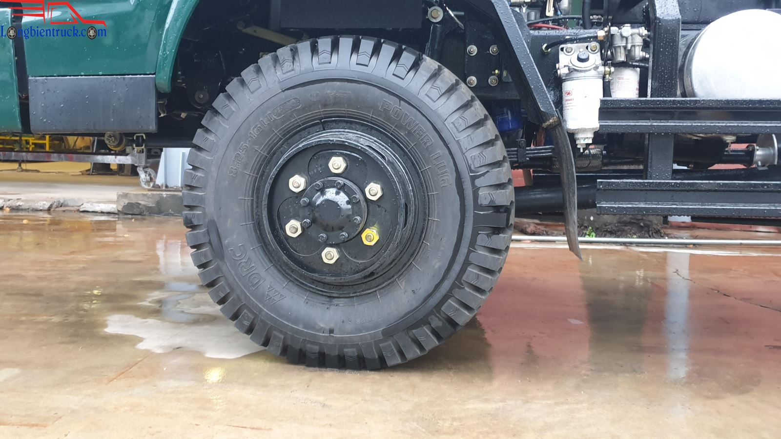 Lốp trước xe ben Hoa Mai 5 tấn 2 cầu Lốp trước xe ben Hoa Mai 5 tấn 2 cầu