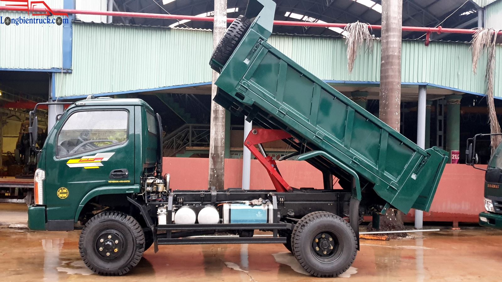 Tổng thể mặt trái xe ben Hoa Mai 5 tấn 2 cầu Tổng thể mặt trái xe ben Hoa Mai 5 tấn 2 cầu