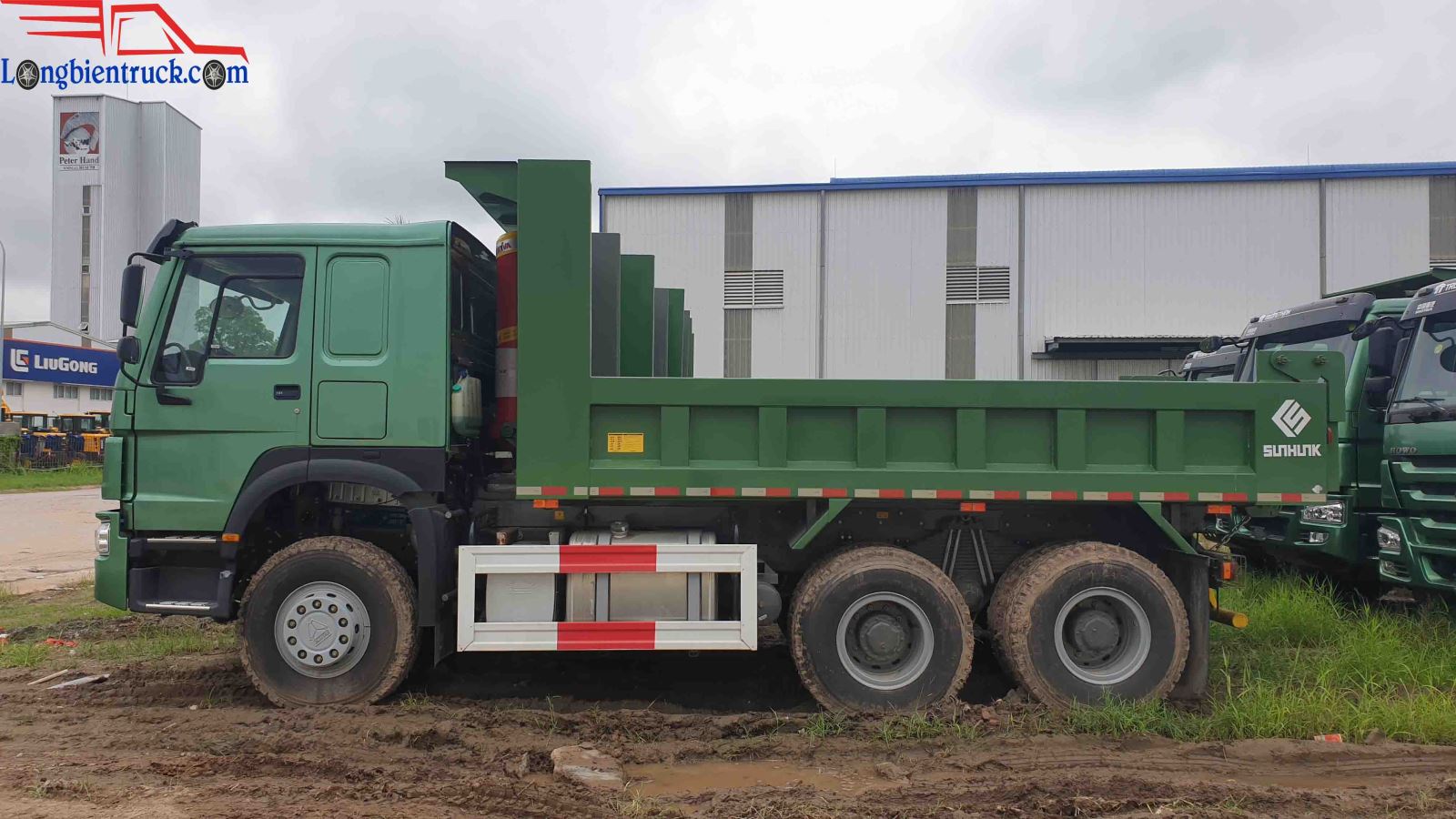 Chiều dài cơ sở xe ben Howo 3 chân thùng vuông cabin HW76