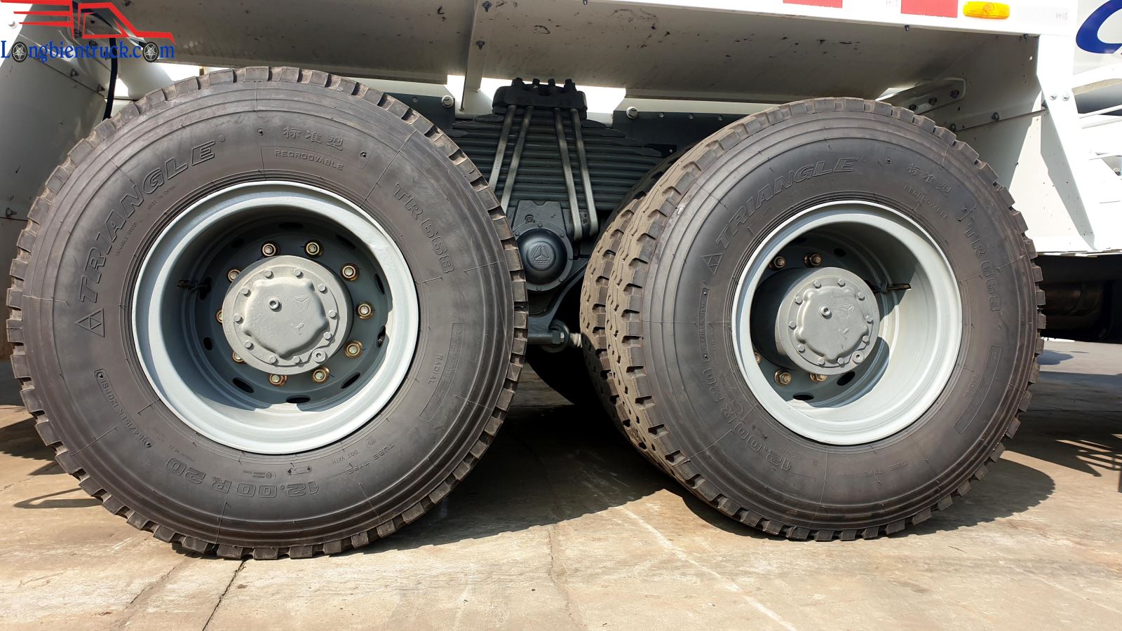 Hệ thống lốp xe bồn trộn Howo 12 khối nhập khẩu