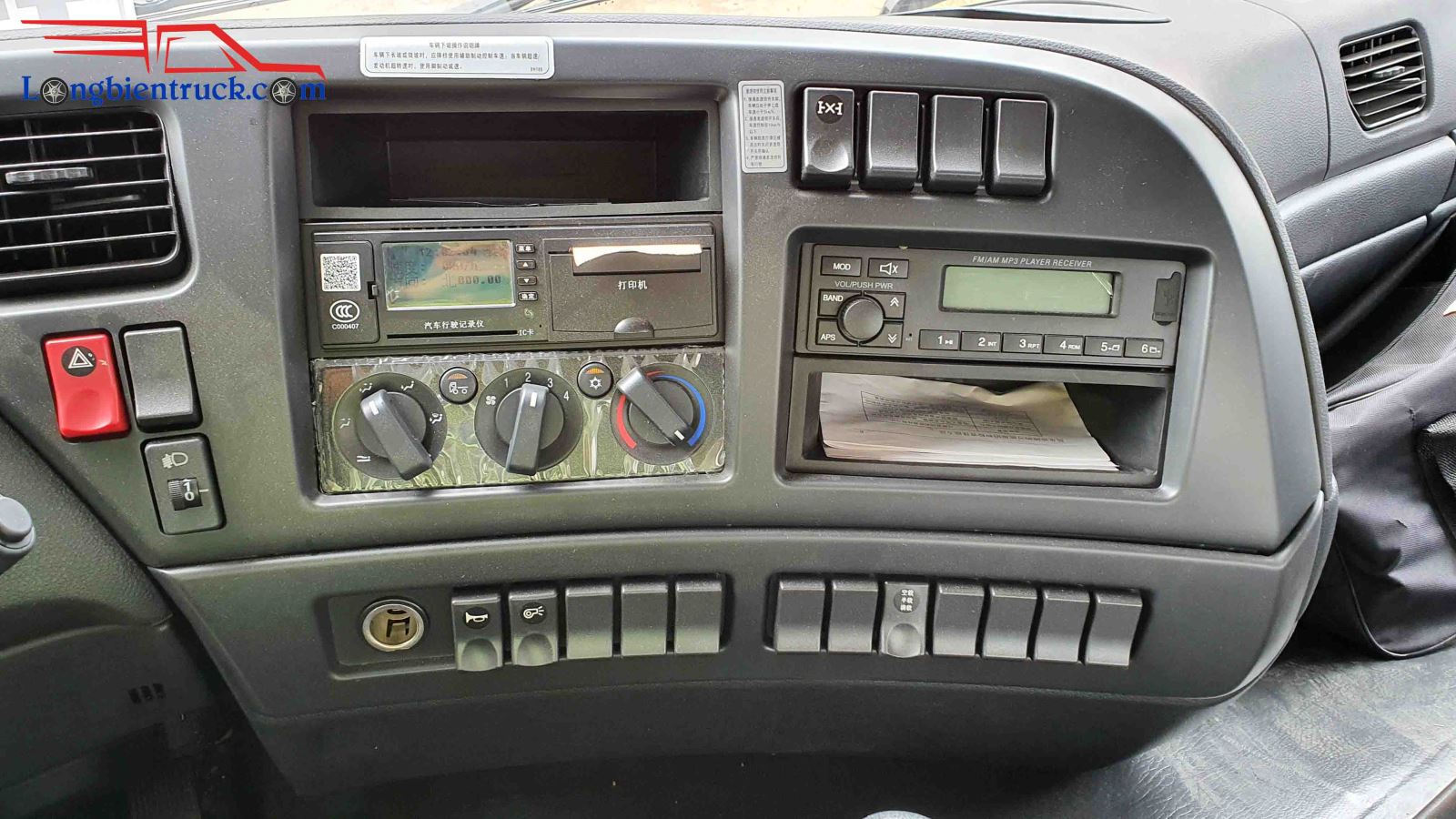 Bảng điều khiển khu vực trung tâm xe