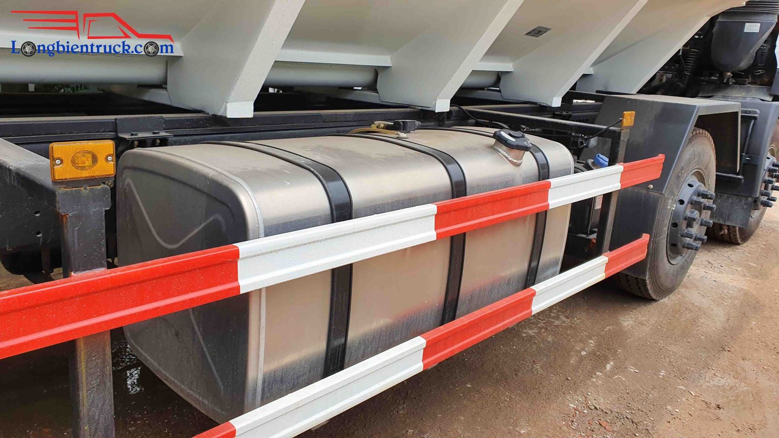 Thùng nhiên liệu cỡ lớn mang lại hiệu quả chạy đường dài tốt