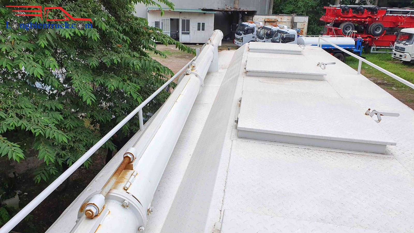 Cần xả cám điều khiển 360 độ và dài hơn 8m ( có thể nối thêm )