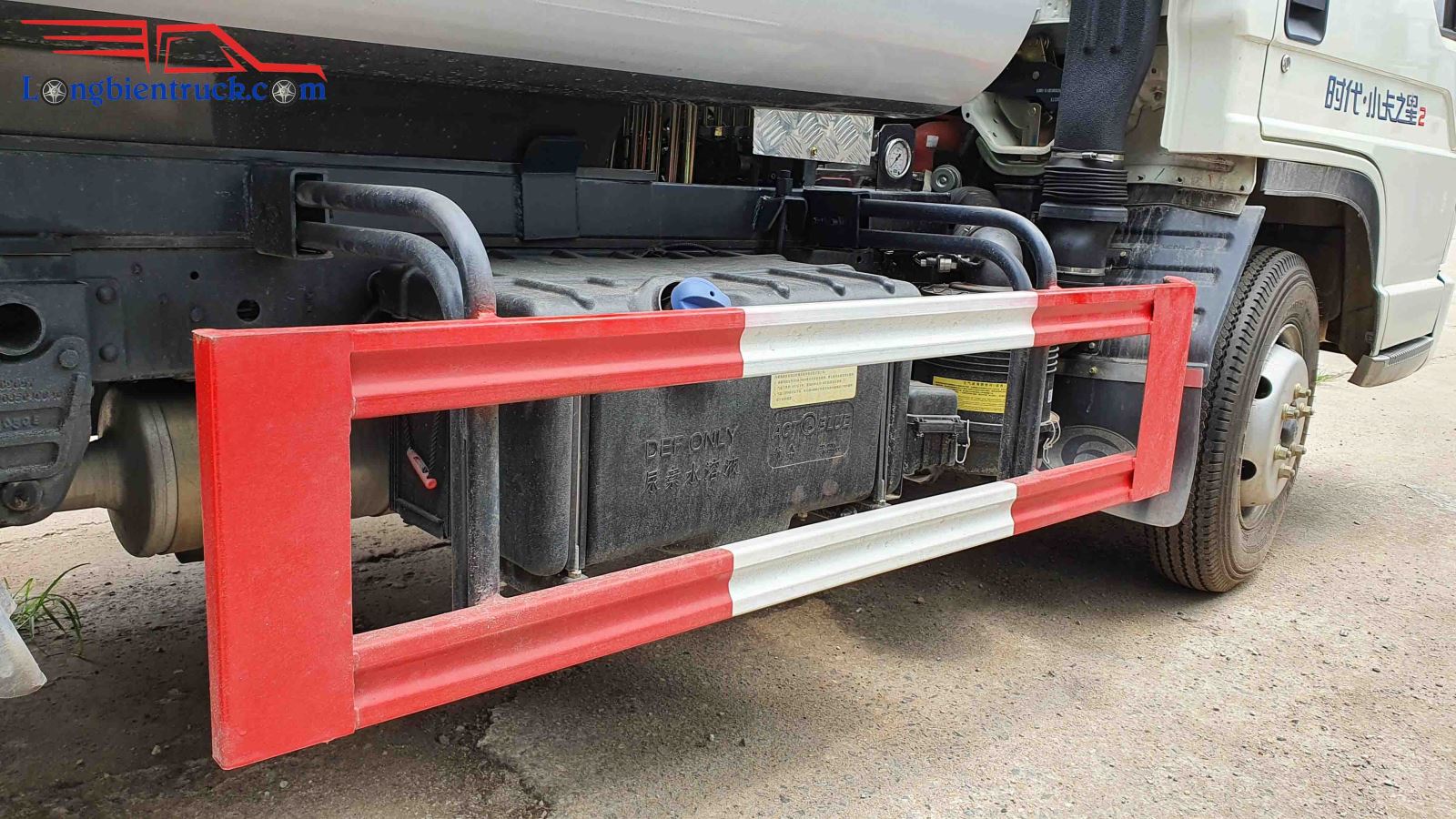 Những cản sườn thể hiện chi tiết của chiếc xe