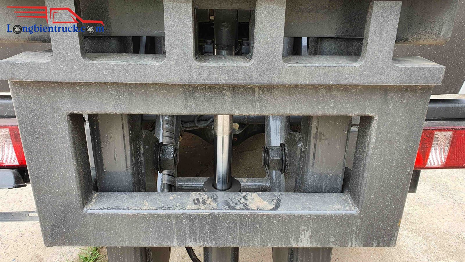 Các xy lanh thủy lực cực to