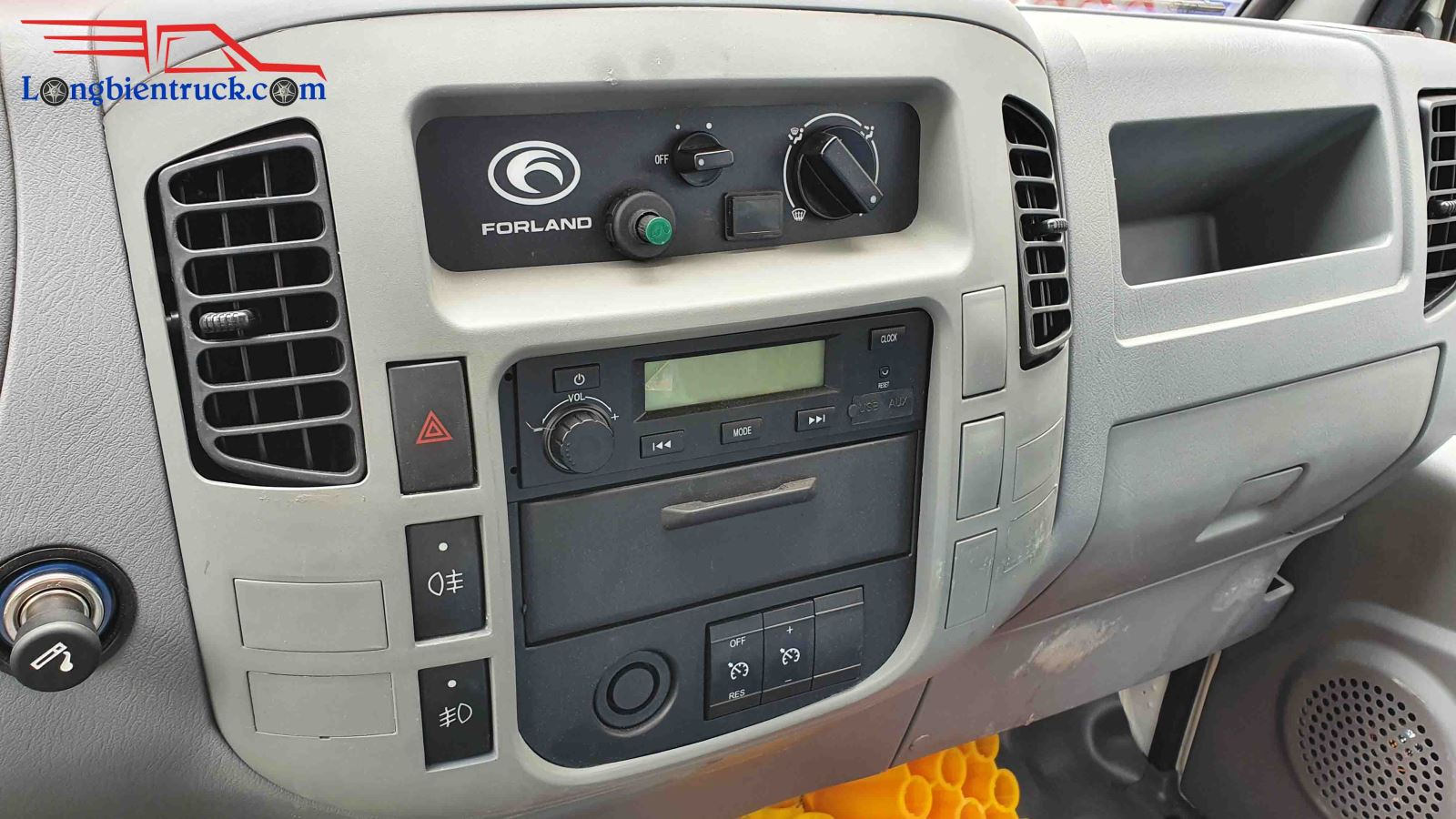 Bảng điều khiển trung tâm xe