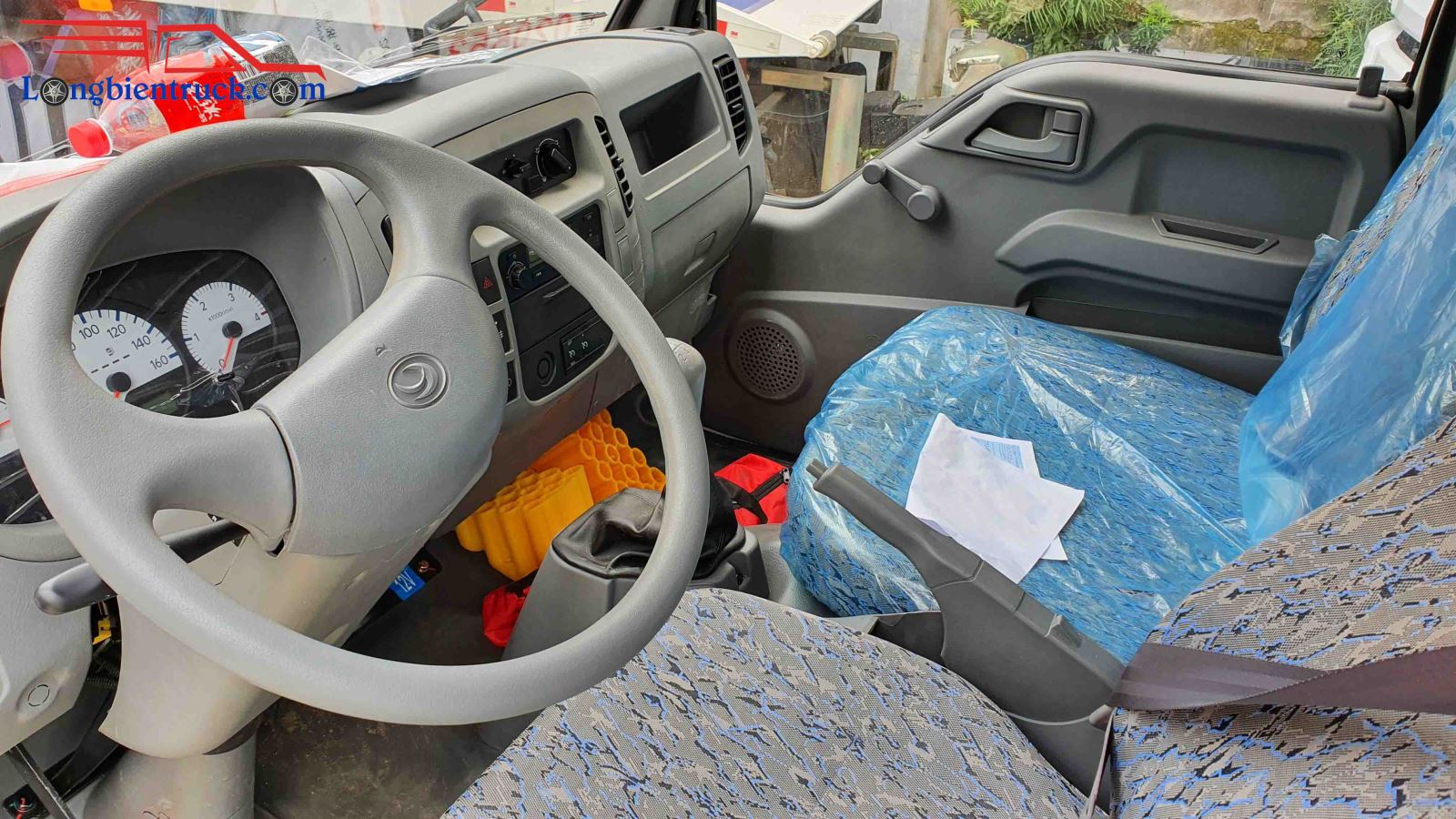 Tổng thể khoang nội thất xe