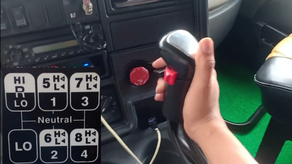 Xe Đầu Kéo Bao Nhiêu Số? Giải Mã Hộp Số 'Khủng' Của Vua Xa Lộ