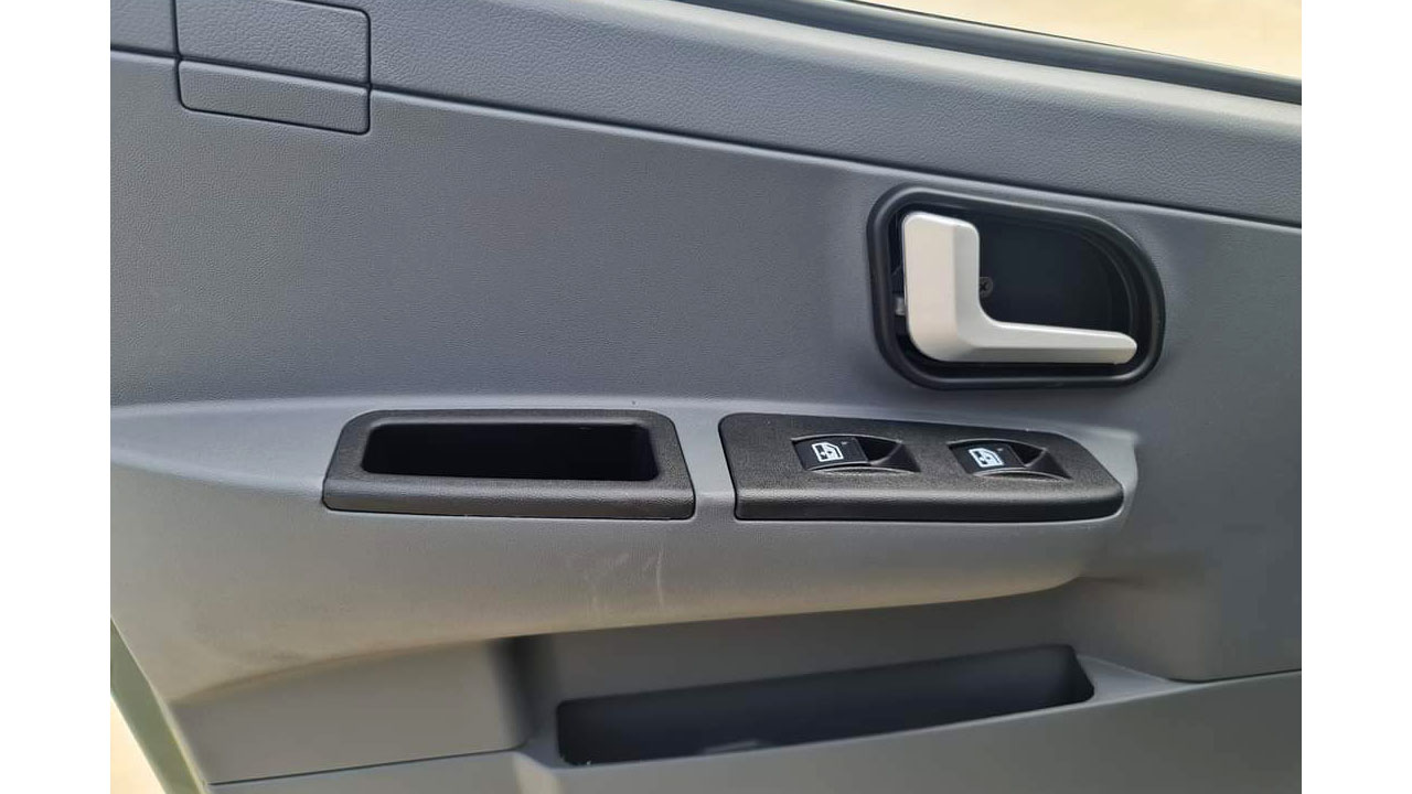 Hệ thống lên xuống kính của Chiến Thắng 3.48 tấn đời mới Hệ thống lên xuống kính của Chiến Thắng 3.48 tấn đời mới